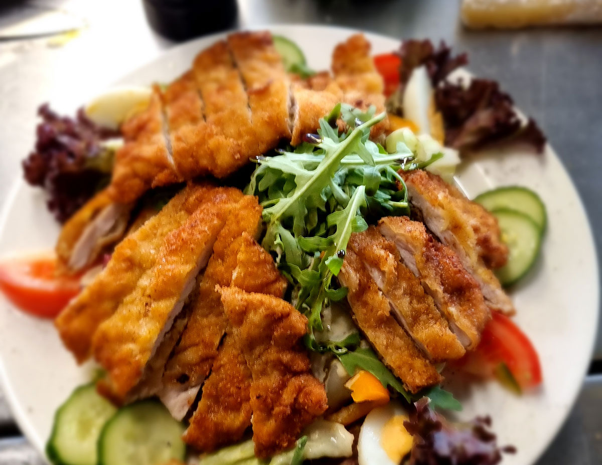 Traditionelles Essen auf der Alm